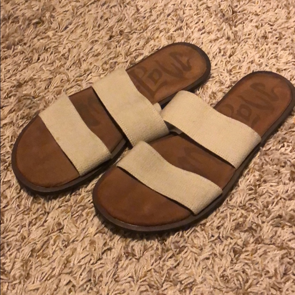 Neutral sandals